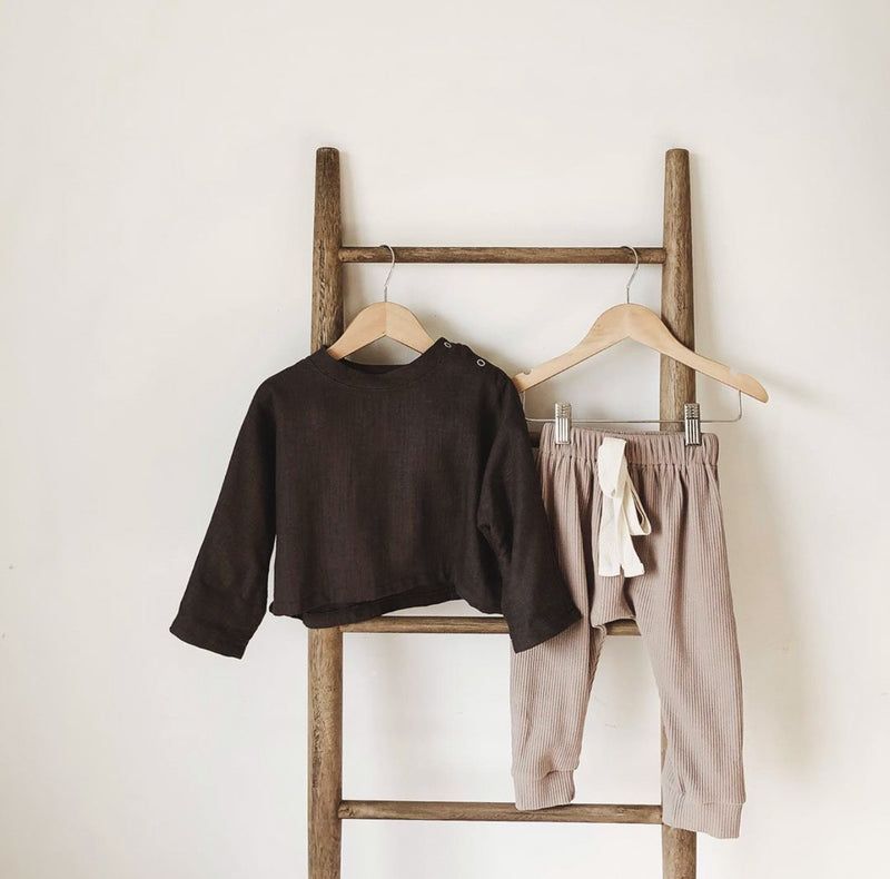 The Koa Linen Top in Charcoal